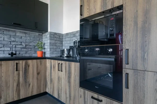 Cocina Esquinera BSH1447: Solución Moderna en Estilo Loft