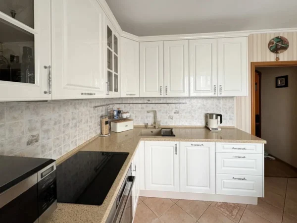 Cocina Esquinera KA1449 Alicante – Conjunto Sofisticado para un Hogar Moderno