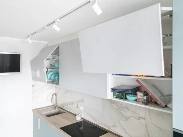 Cocina Recta BSH1388 – Un Mueble Elegante y Funcional