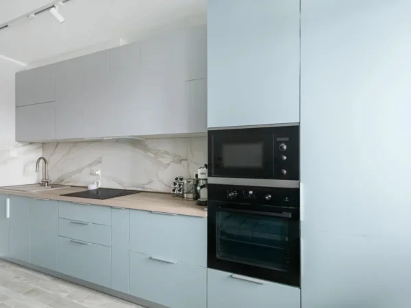 Cocina Recta BSH1388 – Un Mueble Elegante y Funcional