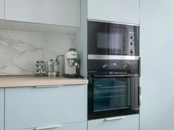 Cocina Recta BSH1388 – Un Mueble Elegante y Funcional