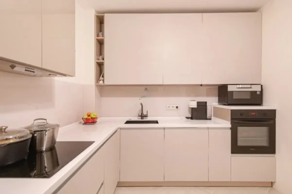 Cocina en Esquina AM516 Acrílico: La Combinación Perfecta de Estilo y Funcionalidad